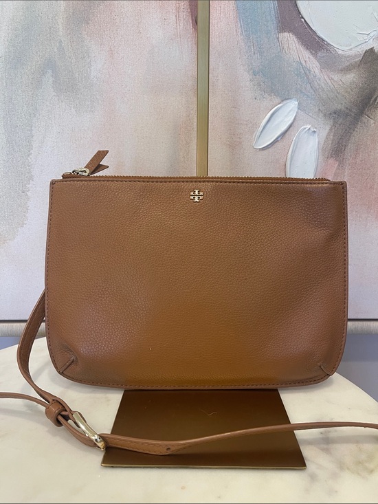 Tory Burch Handbags - Tory Burch Tan Pebbled Leather Crossbody with Gold Logo